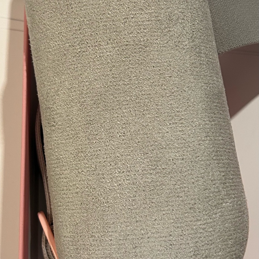 NWOT & NIB Wearable Back Heating Pad